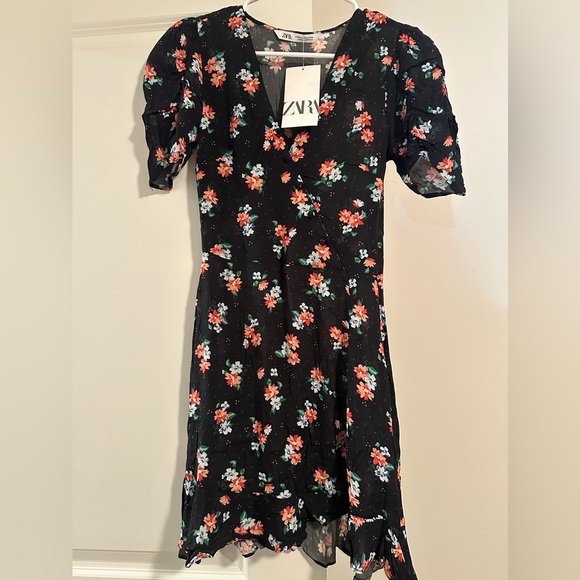 Zara Dresses & Skirts - Womens size xs new with tags super cute dress - cute buttons detail!!